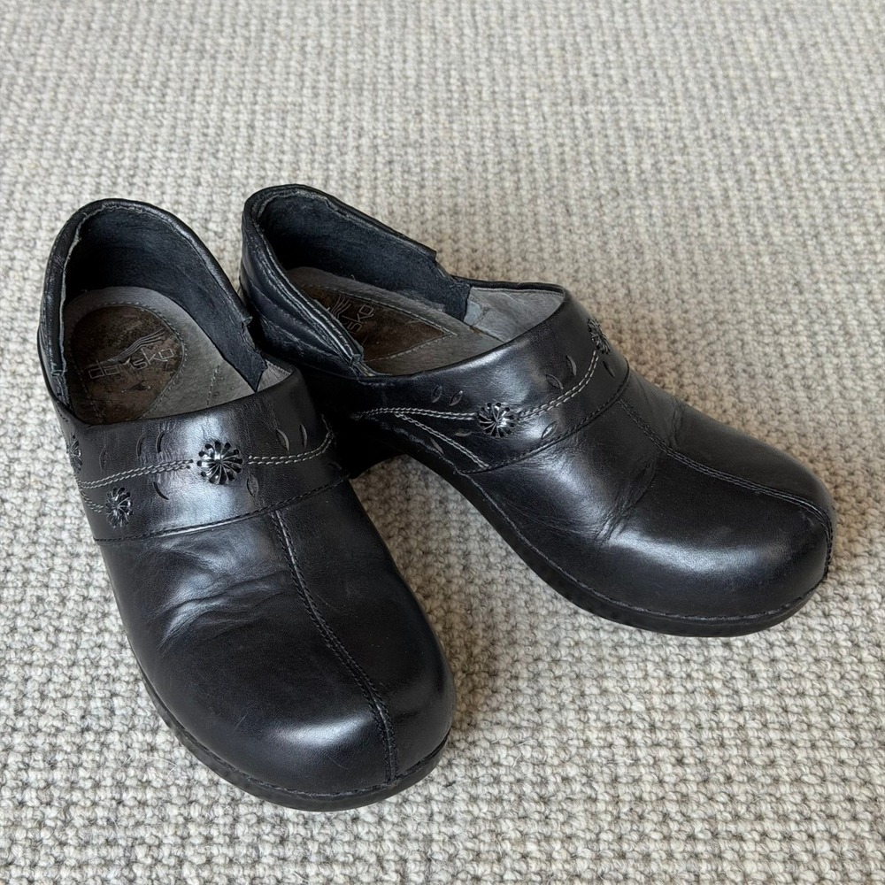Dansko Black Leather Floral Embroidered Clogs Shoes Womens Size 38 US 7.5-8
